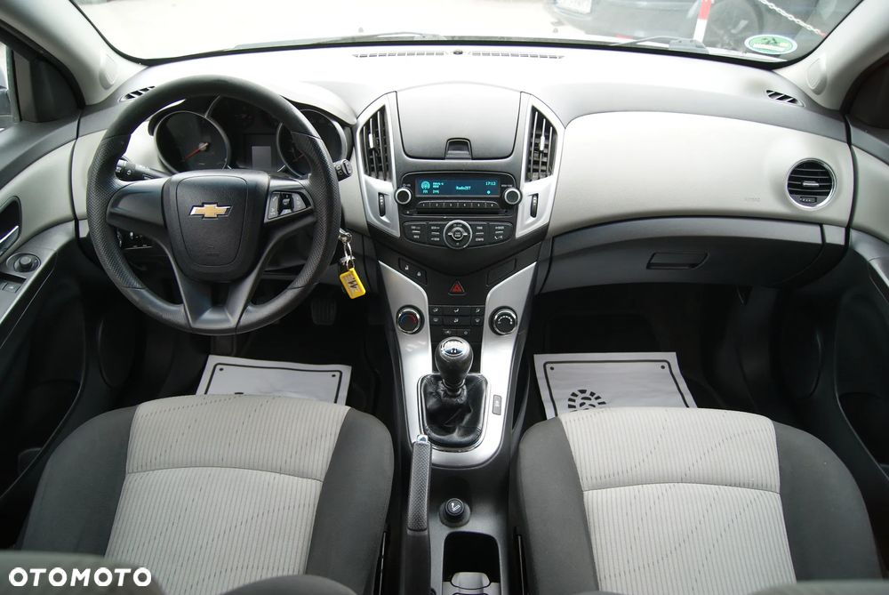 Chevrolet Cruze 1.6 LS - 13