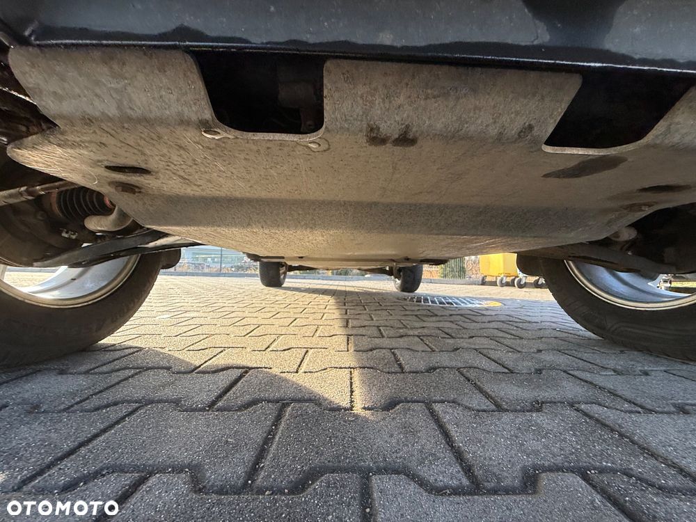 Suzuki Grand Vitara 2.4 De Luxe - 19