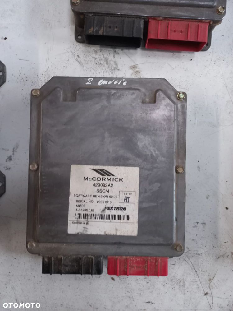 Licznik,sterownik,wyświetlacz,podłokietnik,komputer,MCcormick,Case,New Holland,Steyr,429092A1,707322A2,704499A2,47519388,82036342,313856A1,87677584,362031A1,412439001001,CVT,CVX,MXU,MX270,PUMA,mxm,konsola,control unit,monitor,terminal,magnum,deska rozdzielcza,digital,instrument cluster, - 2