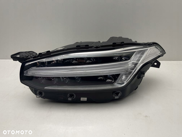 LAMPA PRZEDNIA LEWA VOLVO XC90 II FULL LED 31353153