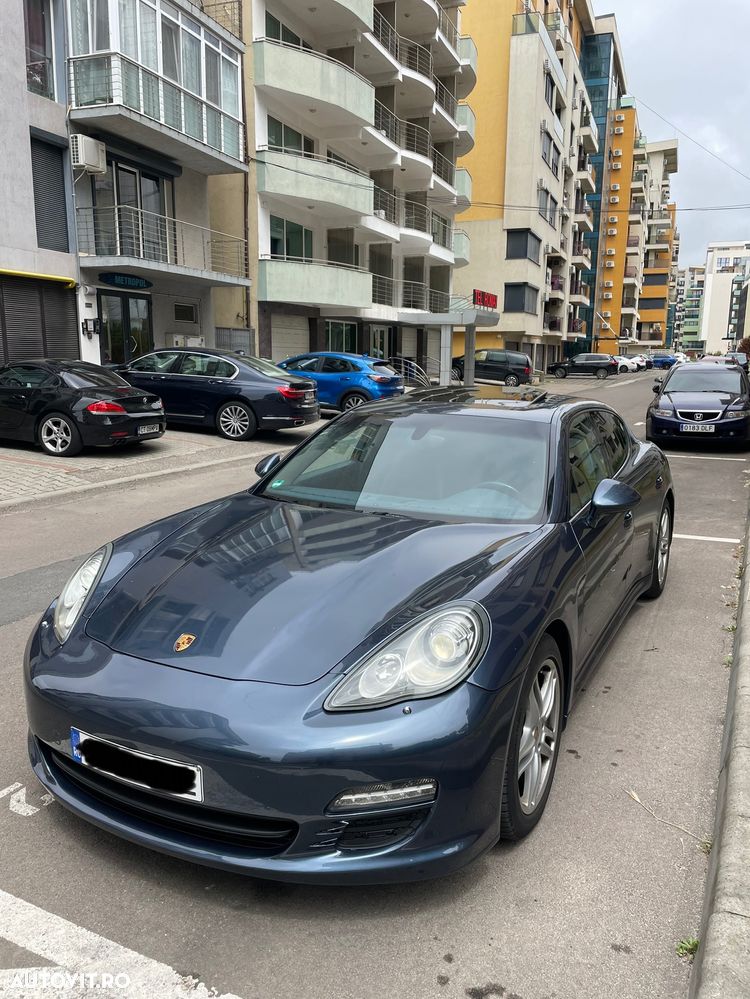 Porsche Panamera - 1