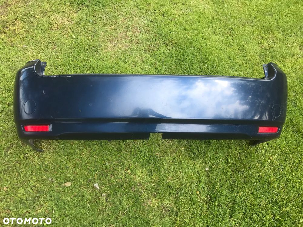 Toyota Avensis Verso 01-03 Zderzak Tył Tylni 8P4 w kolor do założenia