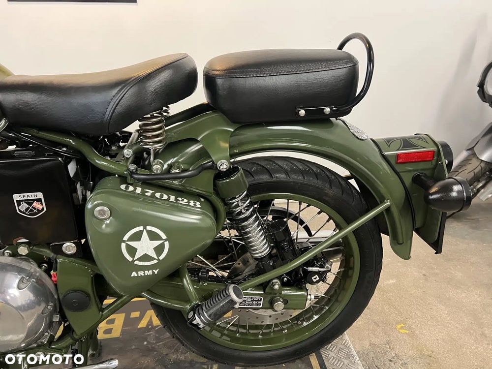 Royal Enfield Classic - 29