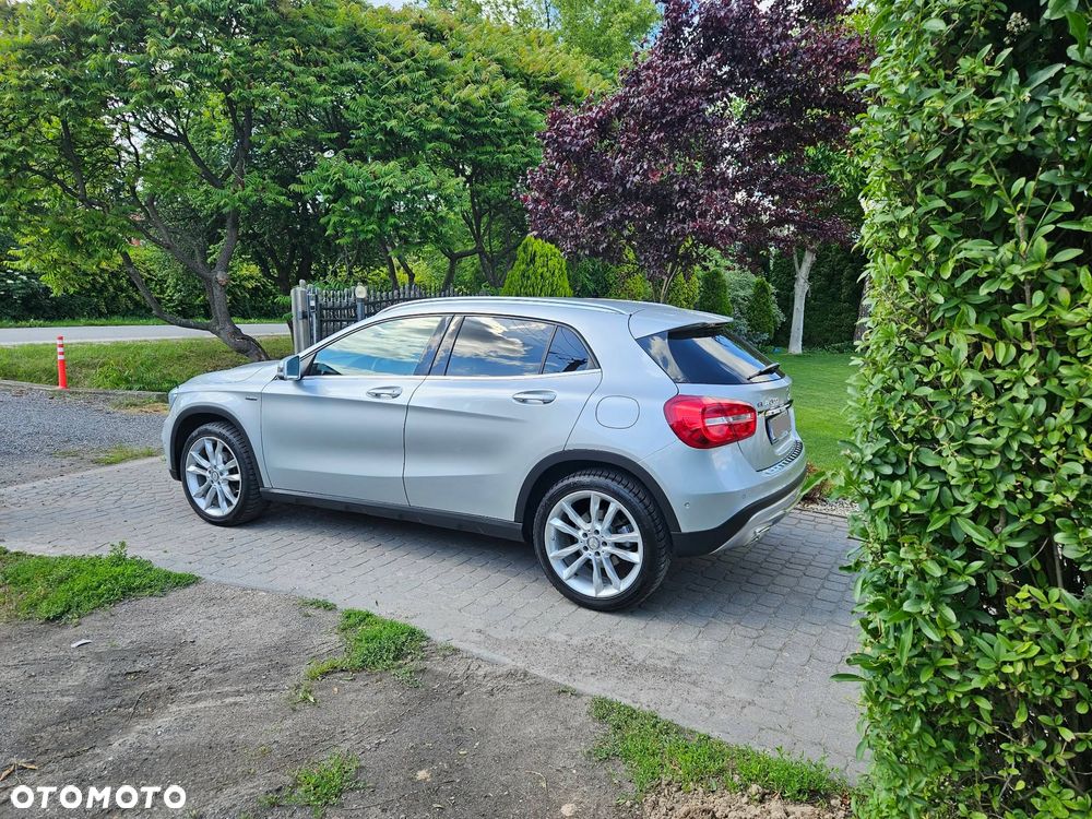 Mercedes-Benz GLA 200 7G-DCT Urban - 4