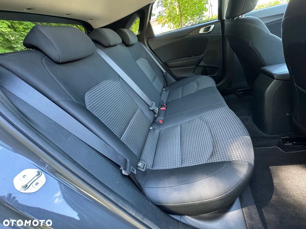 Kia Ceed - 33
