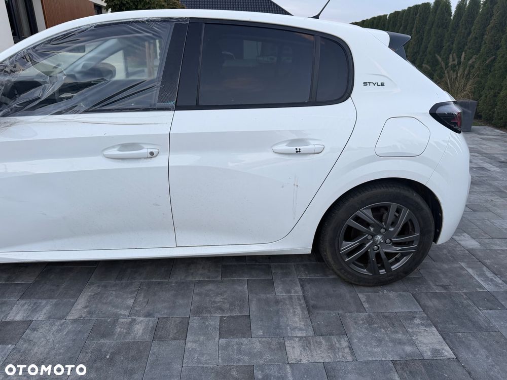 Peugeot 208 - 11