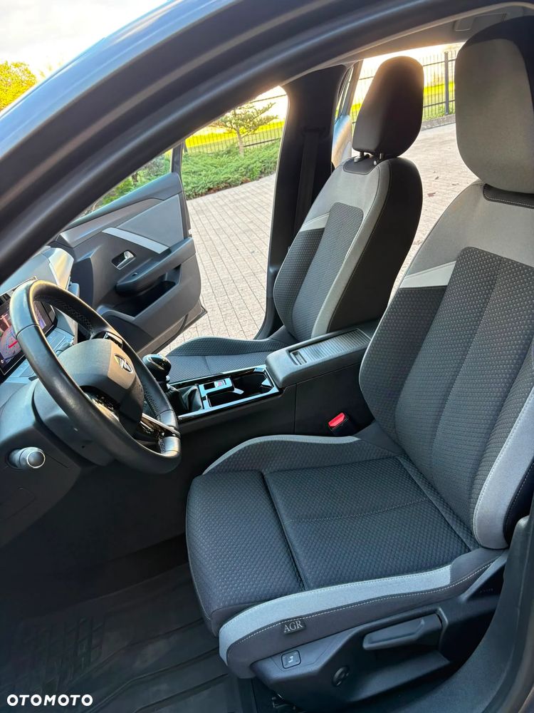 Opel Astra 1.2 T Elegance S&S - 10