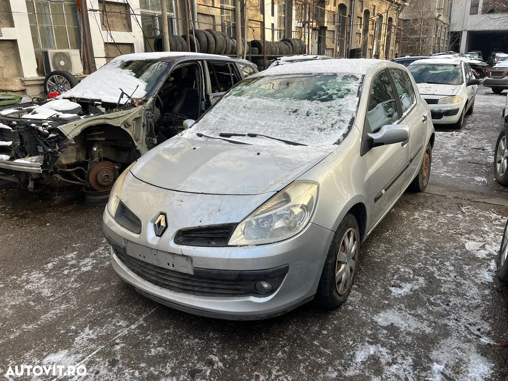 Dezmembrez Renault Clio 3 gri argintiu benzina 2007 - 7