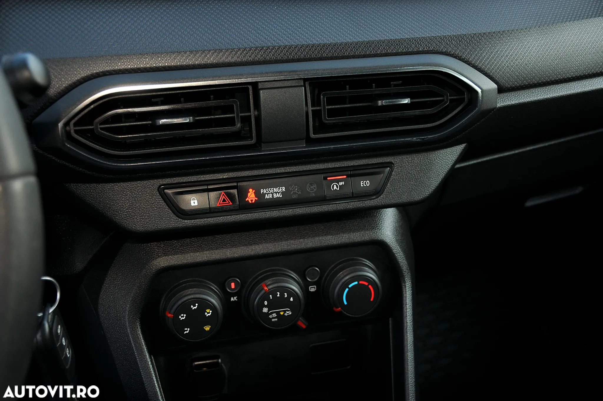 Dacia Logan TCe 90 Essential - 14