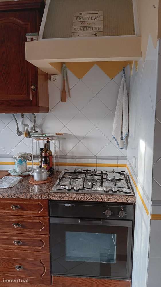 Quarto - localizado em Lisbon - Grande imagem: 5/13