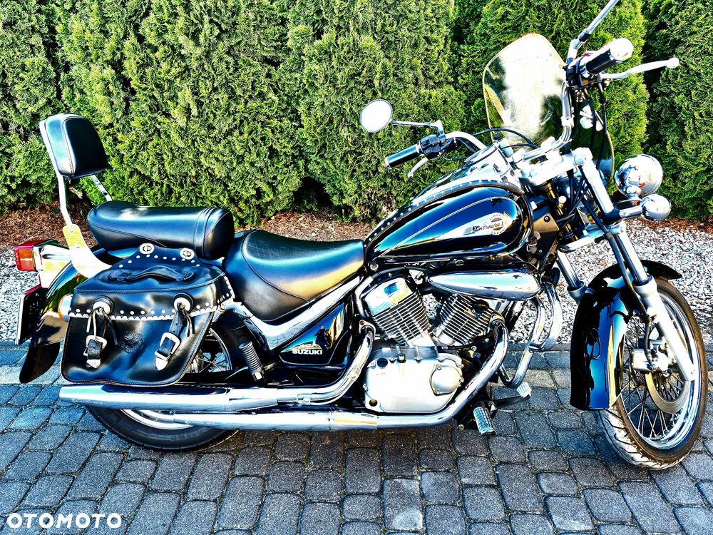Suzuki Intruder - 1