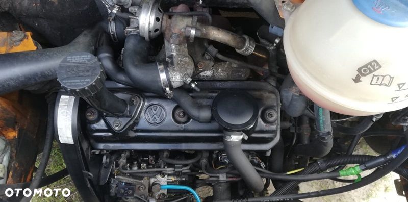 Volkswagen Caravelle - 10