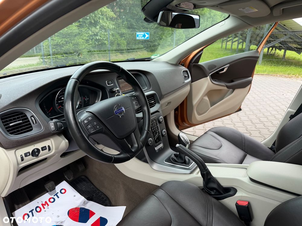 Volvo V40 T3 R Design - 17