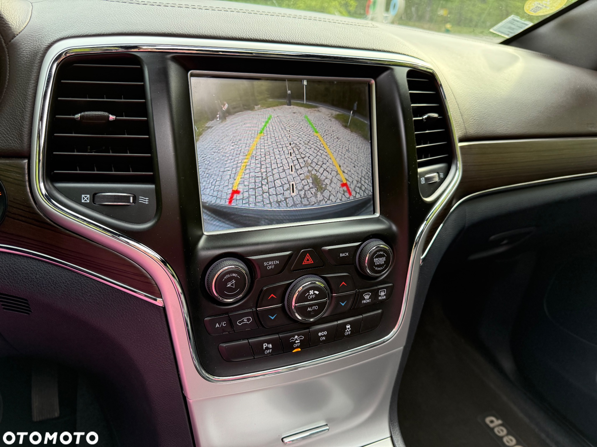 Jeep Grand Cherokee - 16