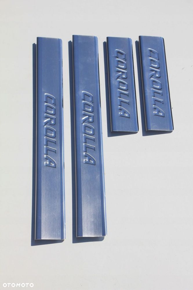 NAKŁADKI LISTWA PROGI TOYOTA COROLLA 2006-2012