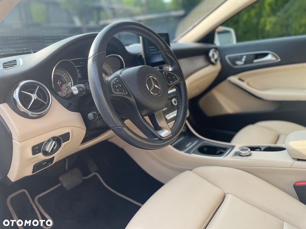 Mercedes-Benz GLA 250 7G-DCT - 9