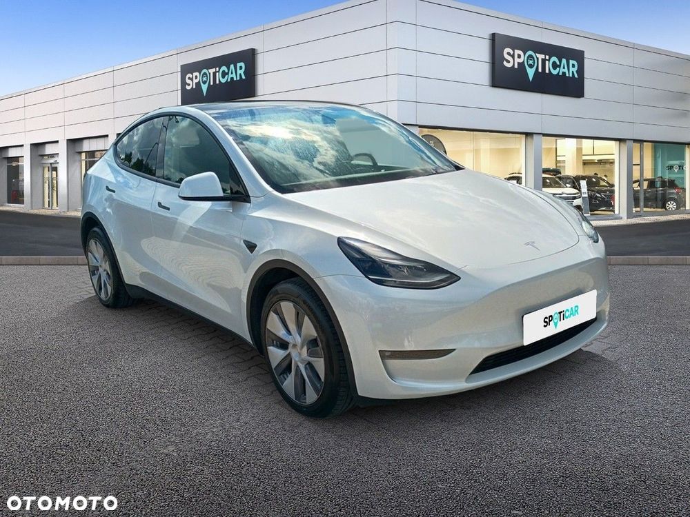 Tesla Model Y Long Range AWD - 4