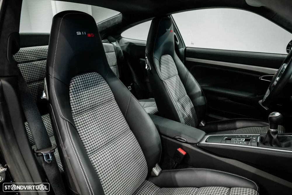 Porsche 911 (991) Carrera S 50 Anos - 23