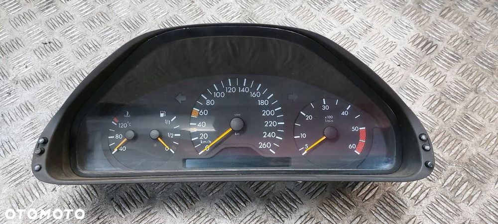 LICZNIK ZEGARY MERCEDES W210 110.008.827/003 2105409647 - 1