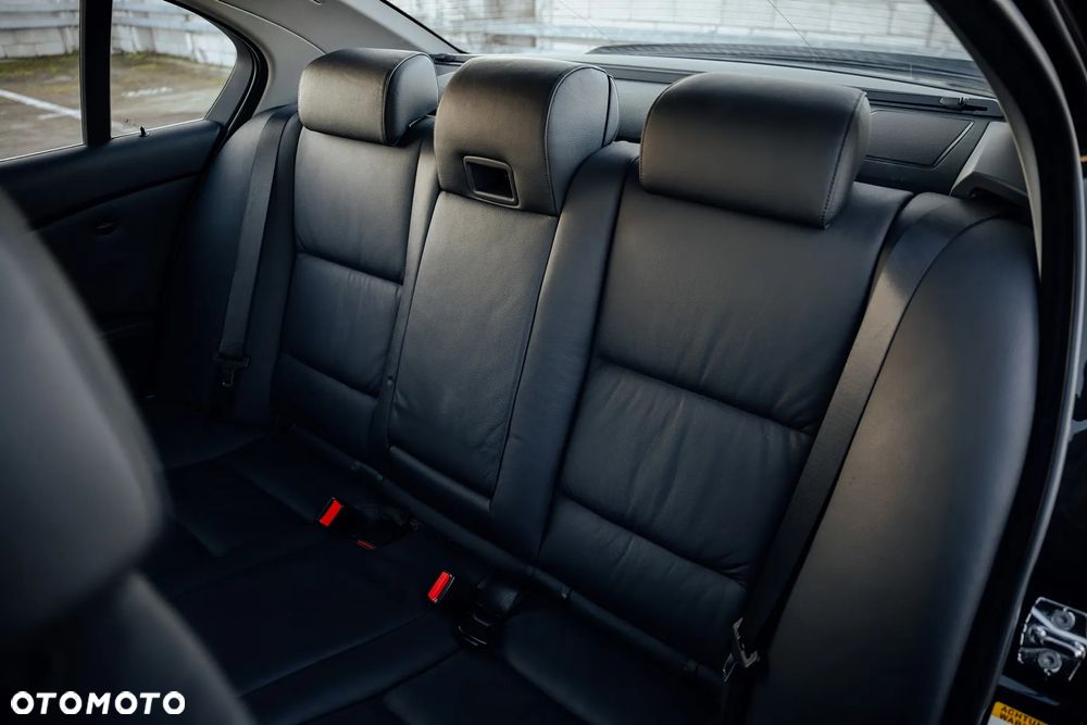 BMW Seria 5 545i - 33