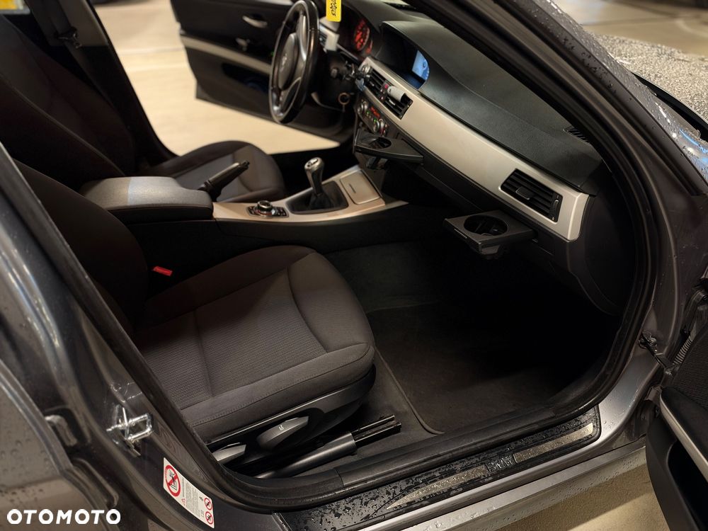 BMW Seria 3 316i - 17