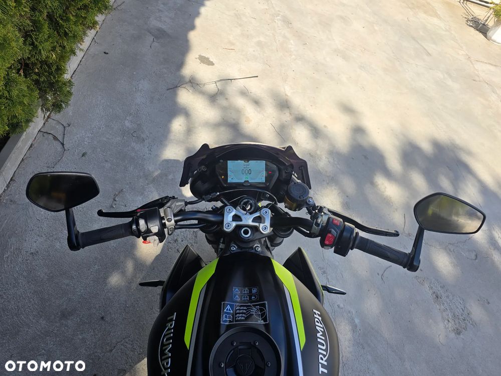 Triumph Street Triple - 12