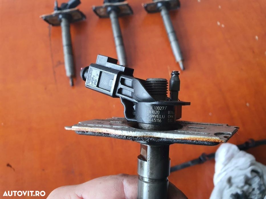 Injectoare injector Audi a4 a6 q5 VW Passat Tiguan Golf 2.0 tdi euro 5 - 2