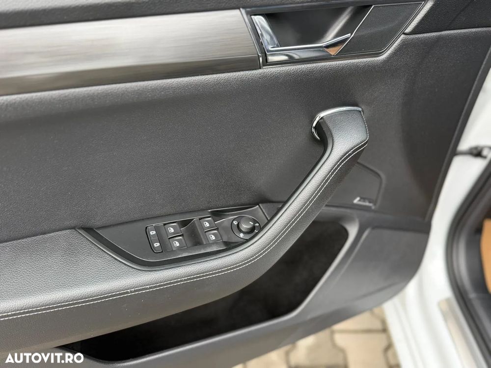 Skoda Superb Combi 2.0 TDI DSG Premium Edition - 23