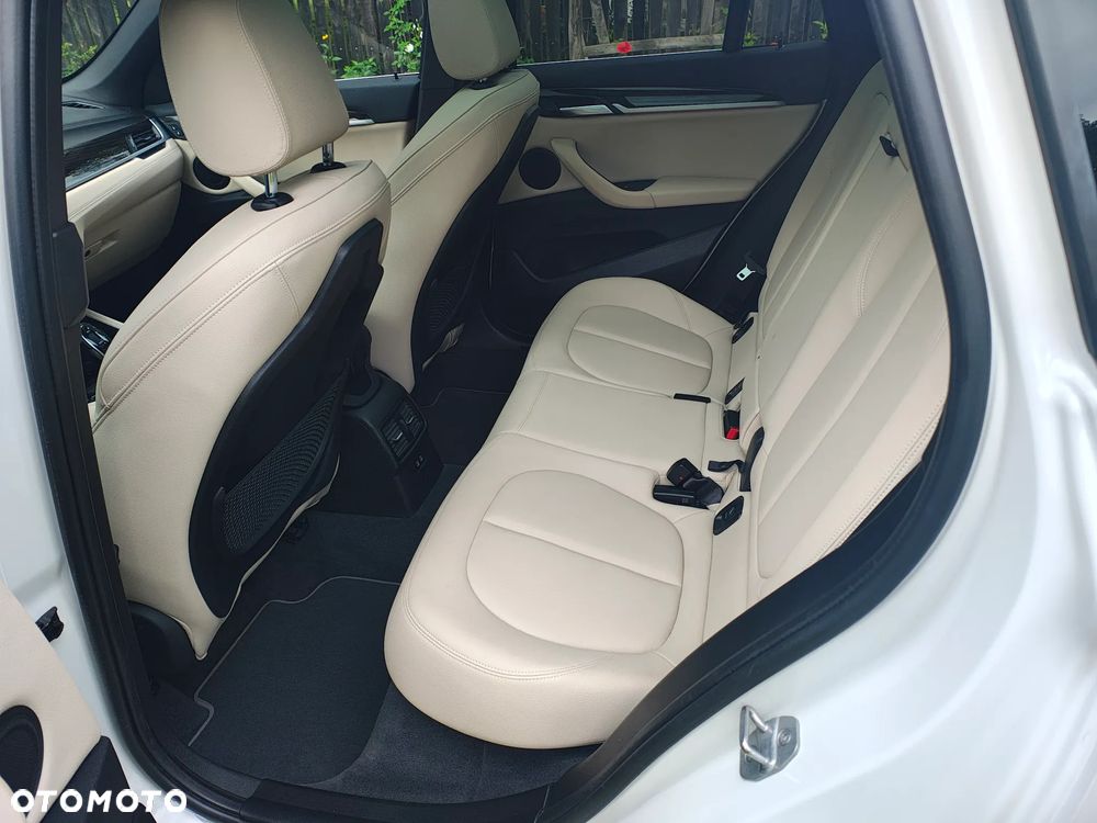 BMW X1 xDrive25i xLine - 13