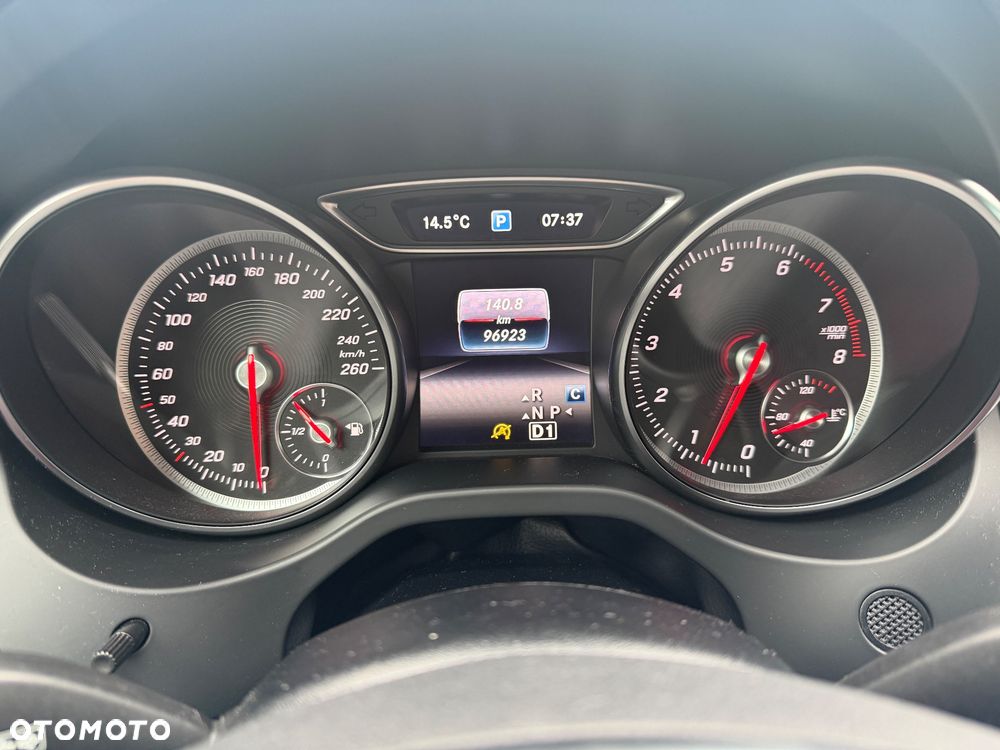 Mercedes-Benz GLA 200 7G-DCT - 24