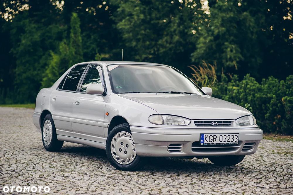Hyundai Lantra - 2