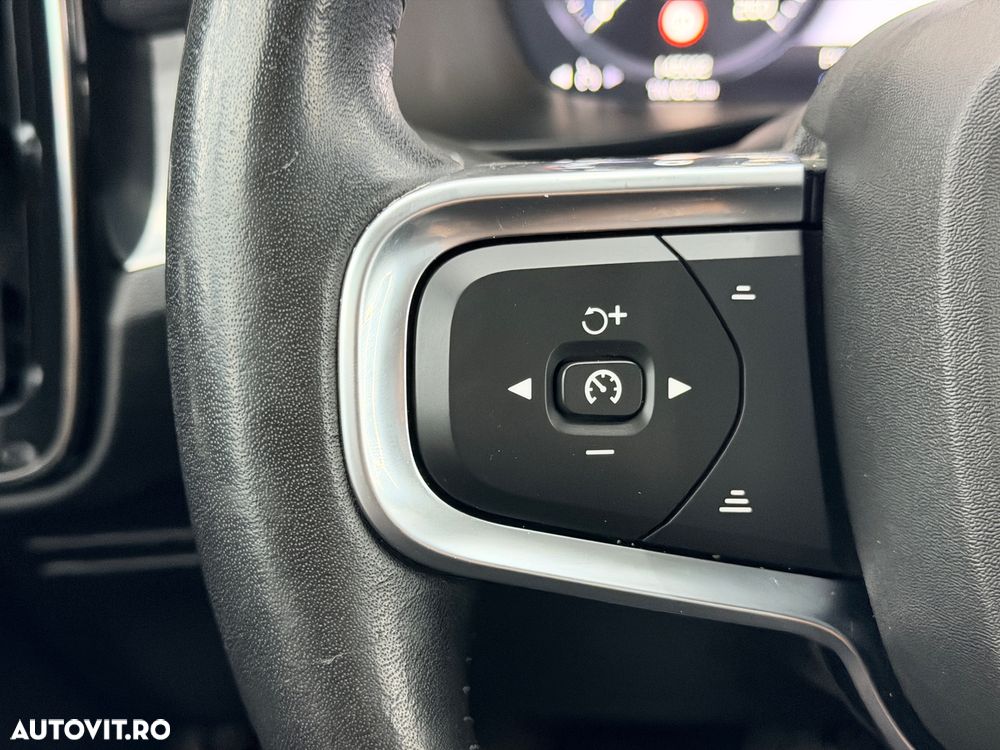 Volvo XC 40 D3 Geartronic Momentum Pro - 25