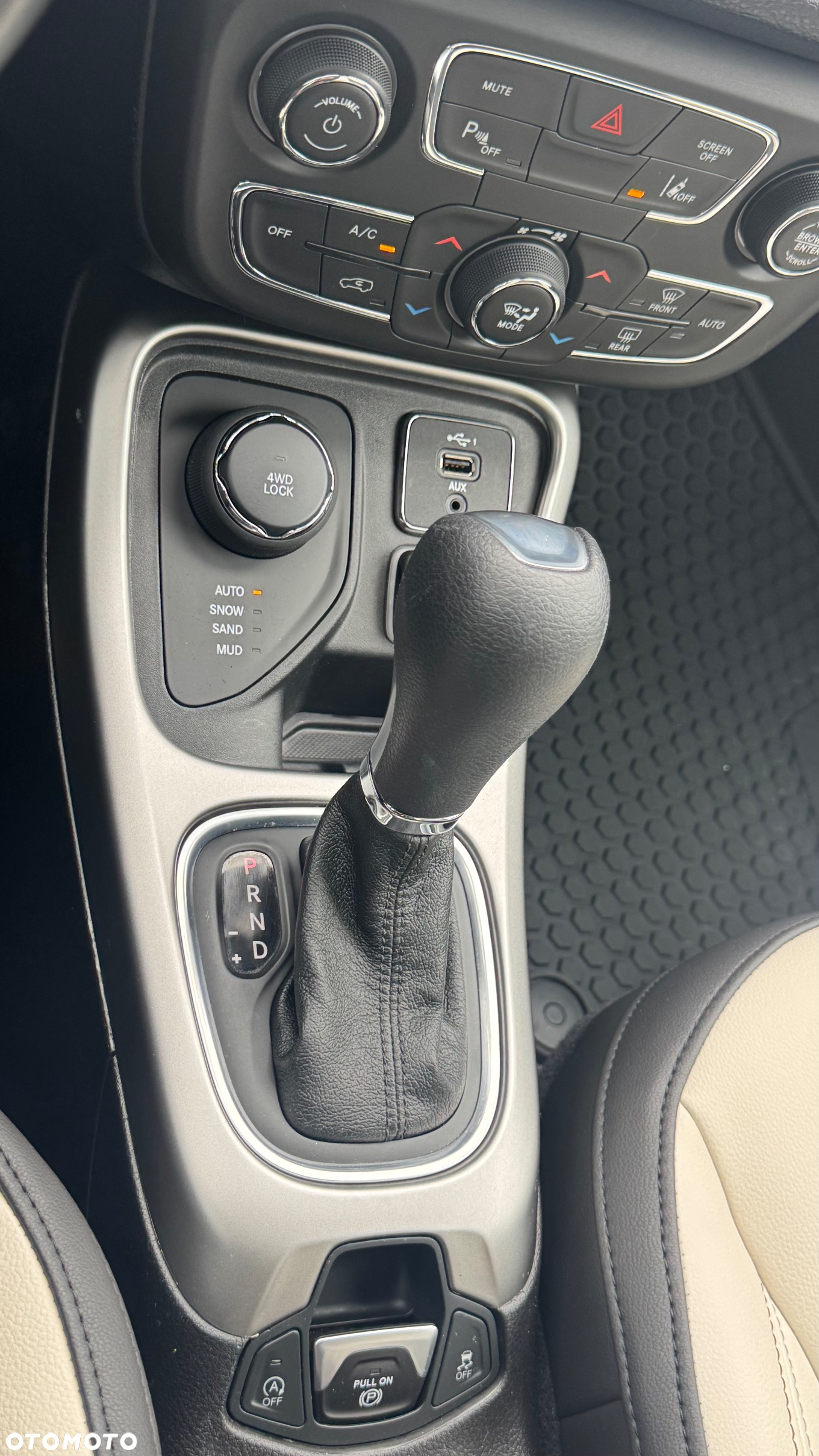 Jeep Compass - 26