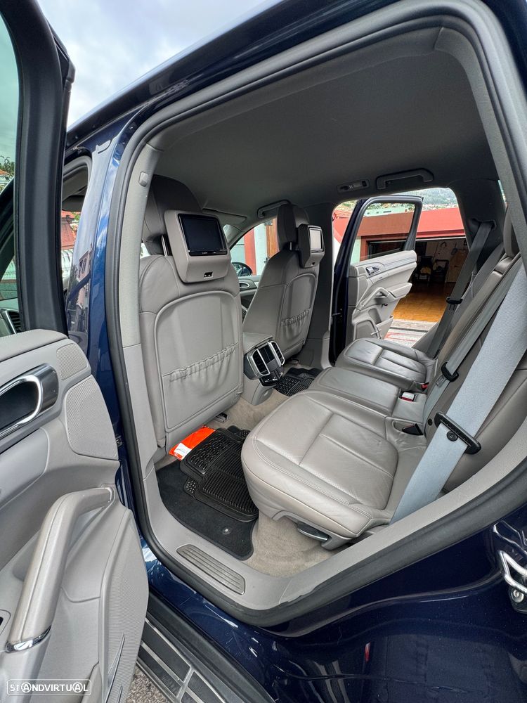 Porsche Cayenne S - 13