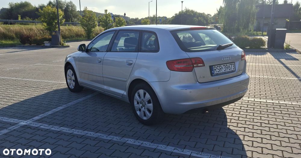 Audi A3 Sportback 1.6 TDI DPF Ambiente - 4