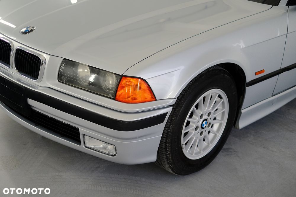 BMW Seria 3 323i - 8