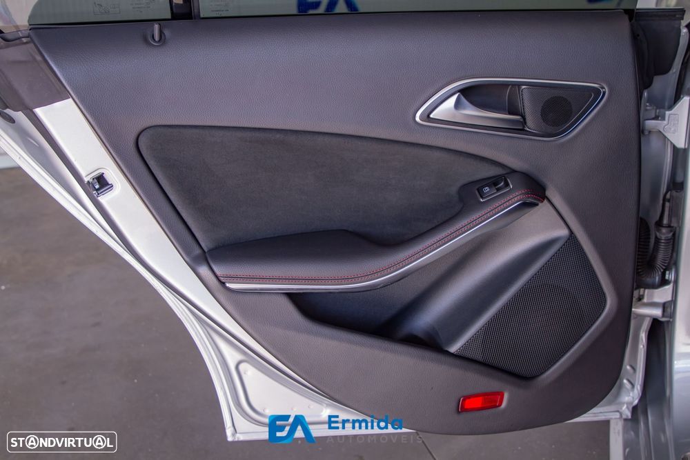 Mercedes-Benz CLA 180 - 35