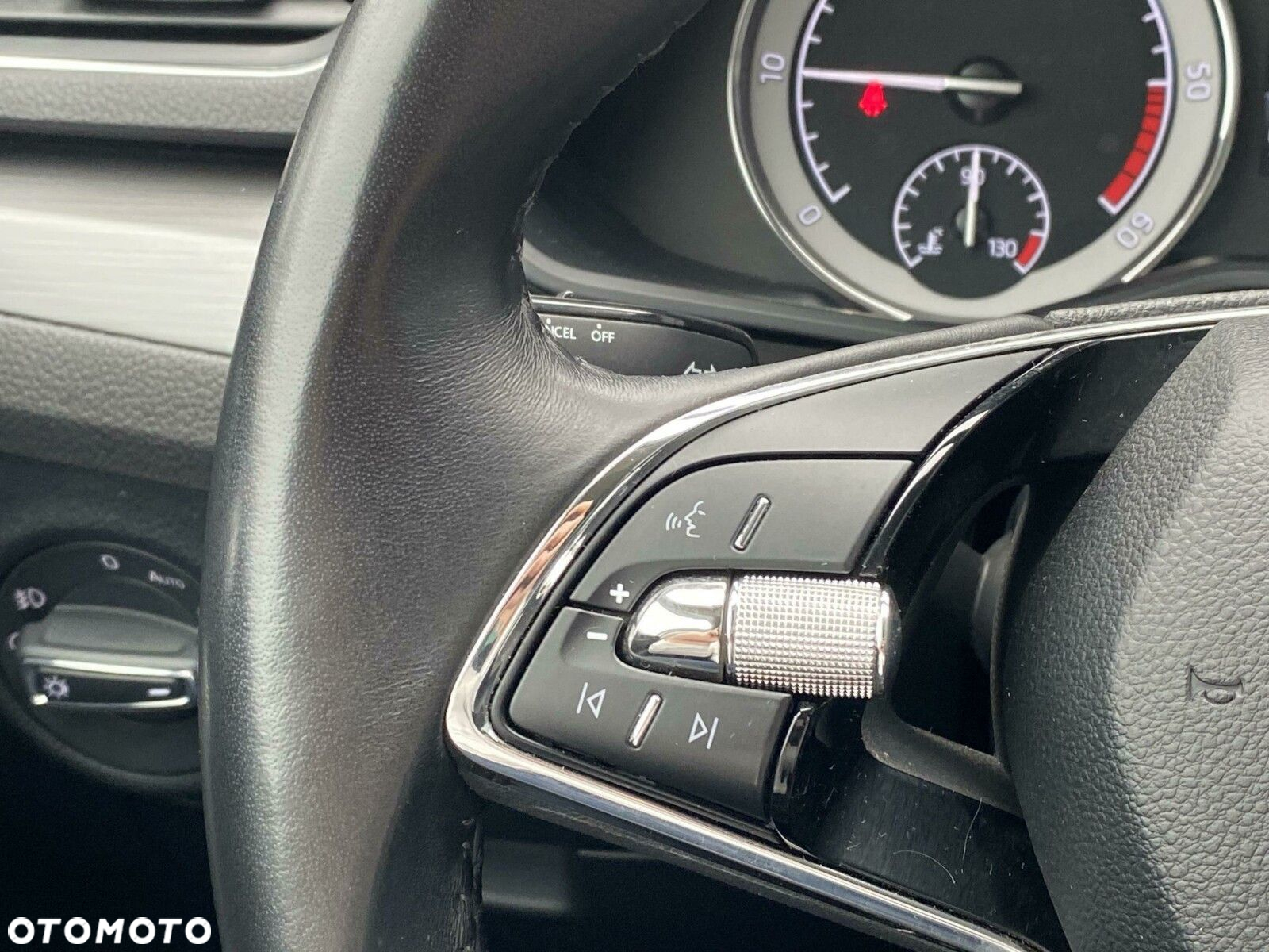 Skoda Superb 2.0 TDI SCR Style DSG - 24