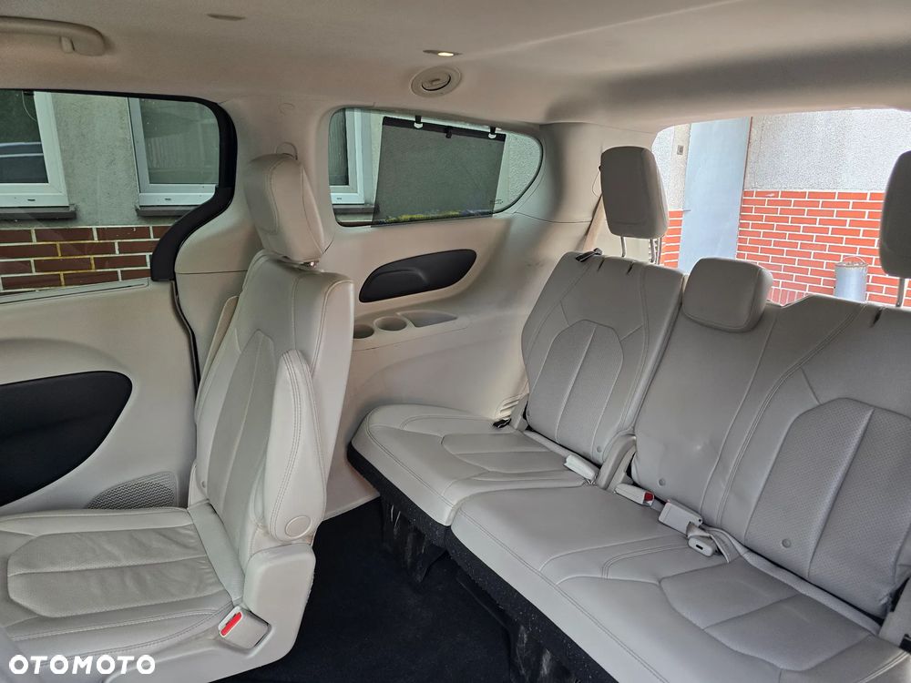 Chrysler Pacifica - 18