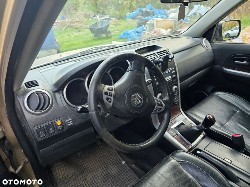 Suzuki Grand Vitara 2.0 - 5