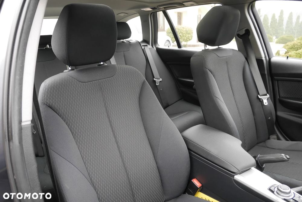 BMW Seria 3 318d - 26