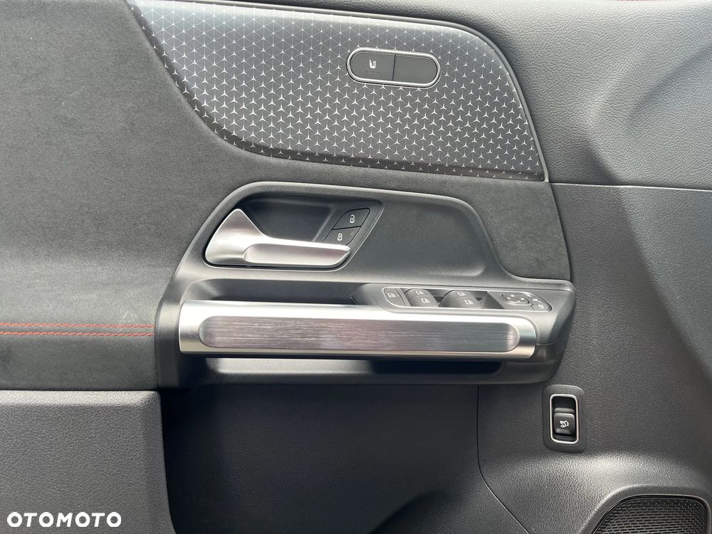 Mercedes-Benz EQB - 12