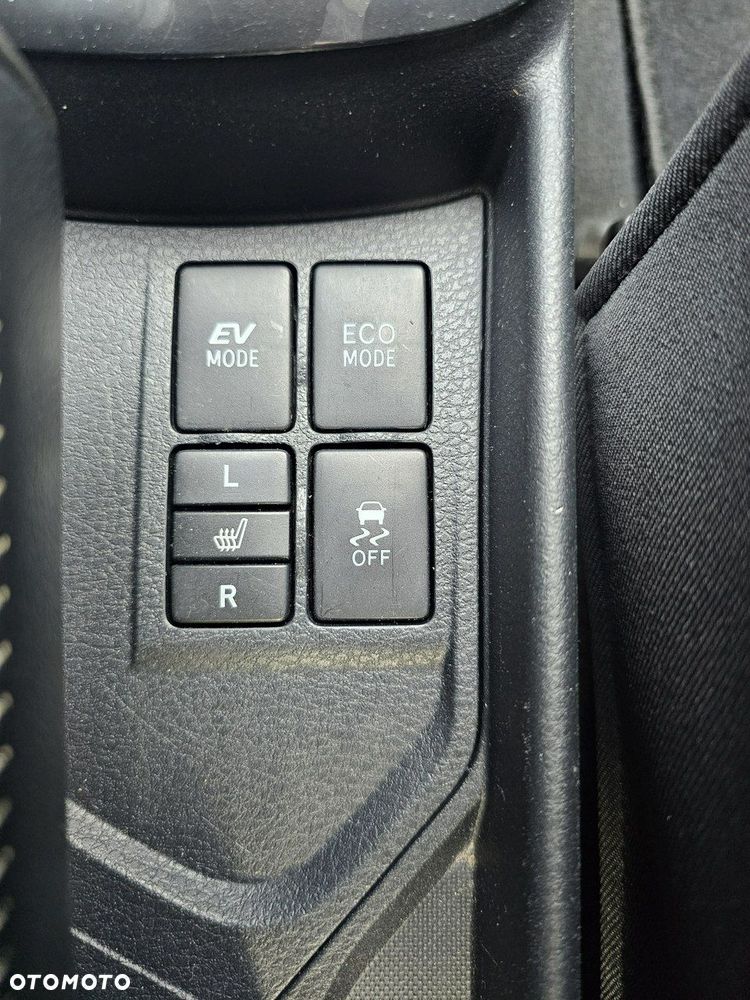 Toyota Yaris Hybrid 100 Business Edition - 25