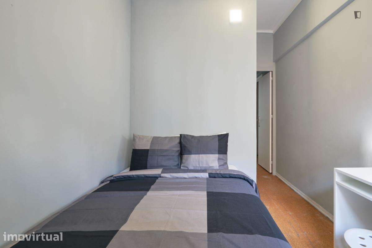 Quarto - localizado em Benfica Lisbon - Grande imagem: 4/23