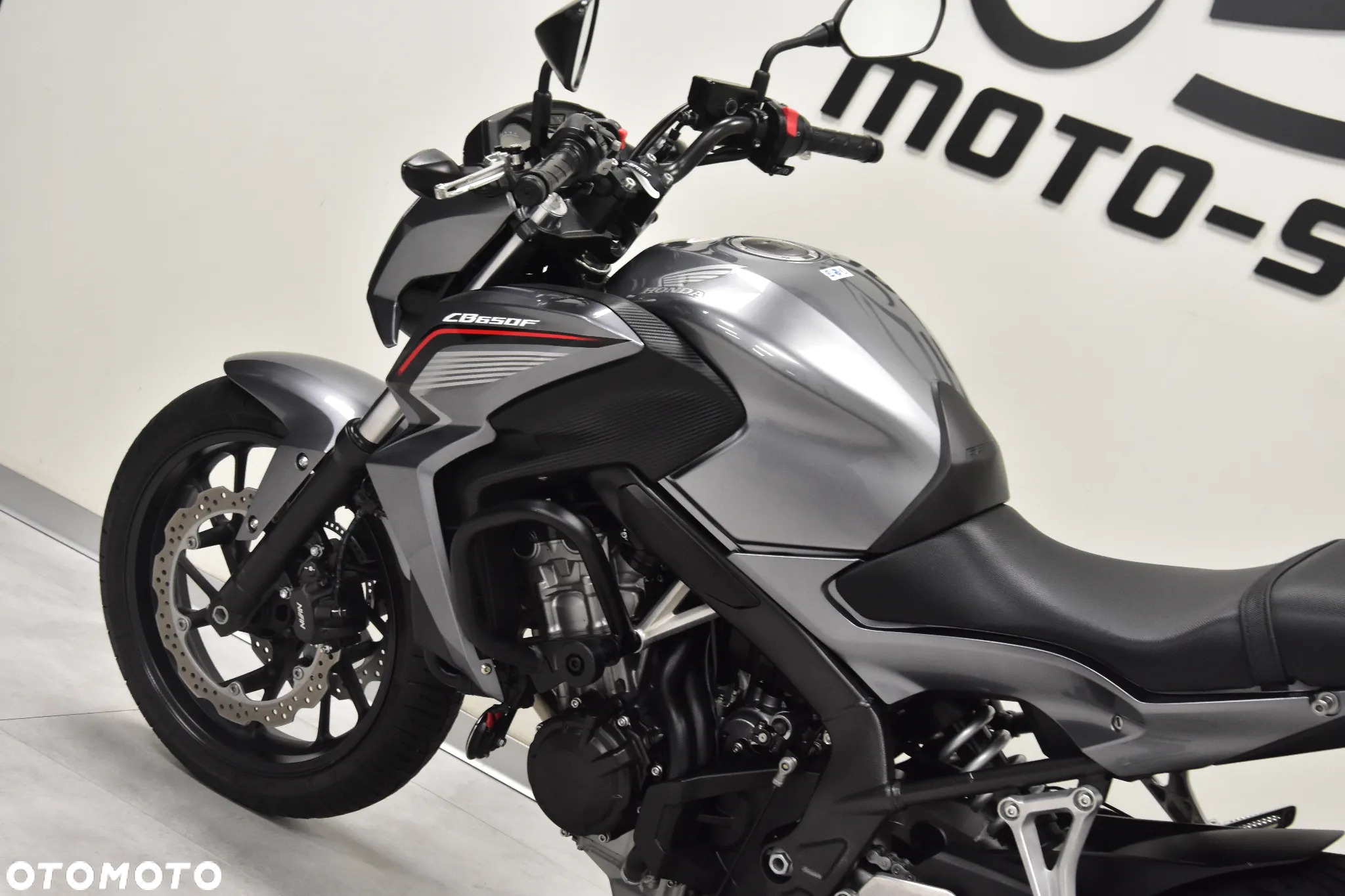 Honda CB - 16