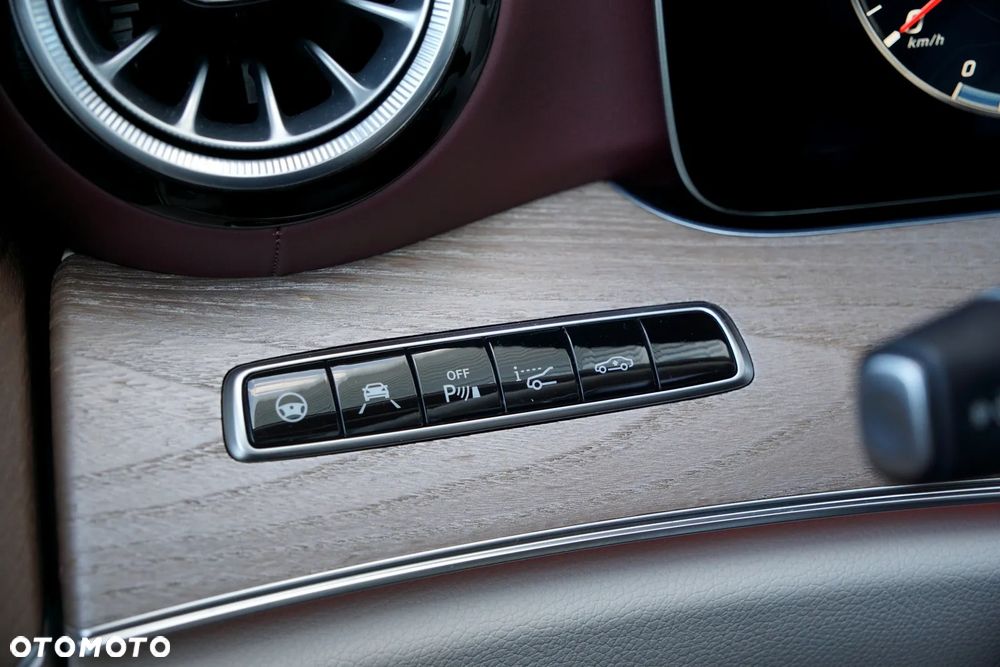Mercedes-Benz Klasa E AMG 53 4-Matic+ 9G-TRONIC - 16