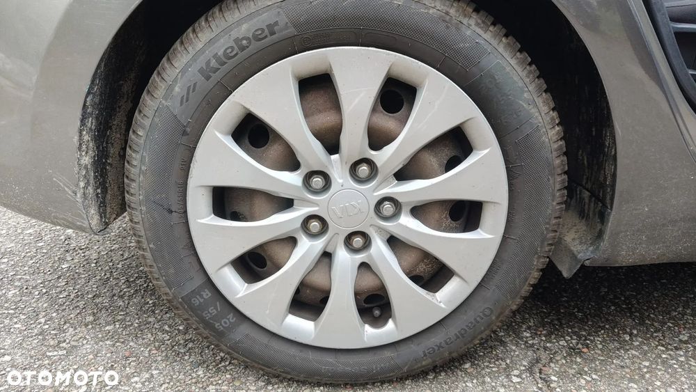 Kia Carens 1.7 CRDi M - 14