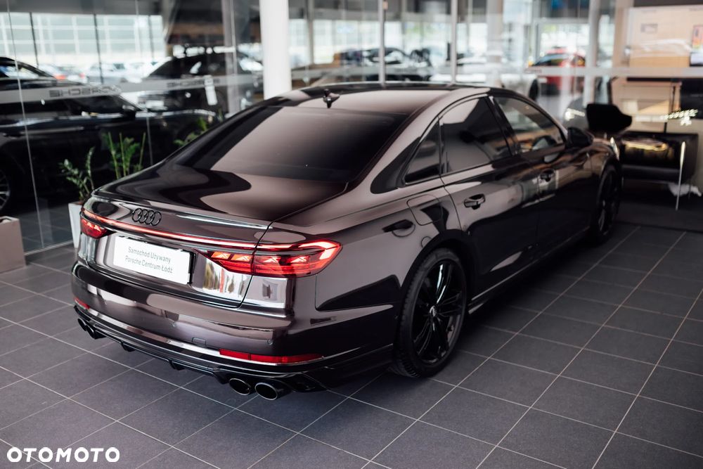 Audi S8 - 10