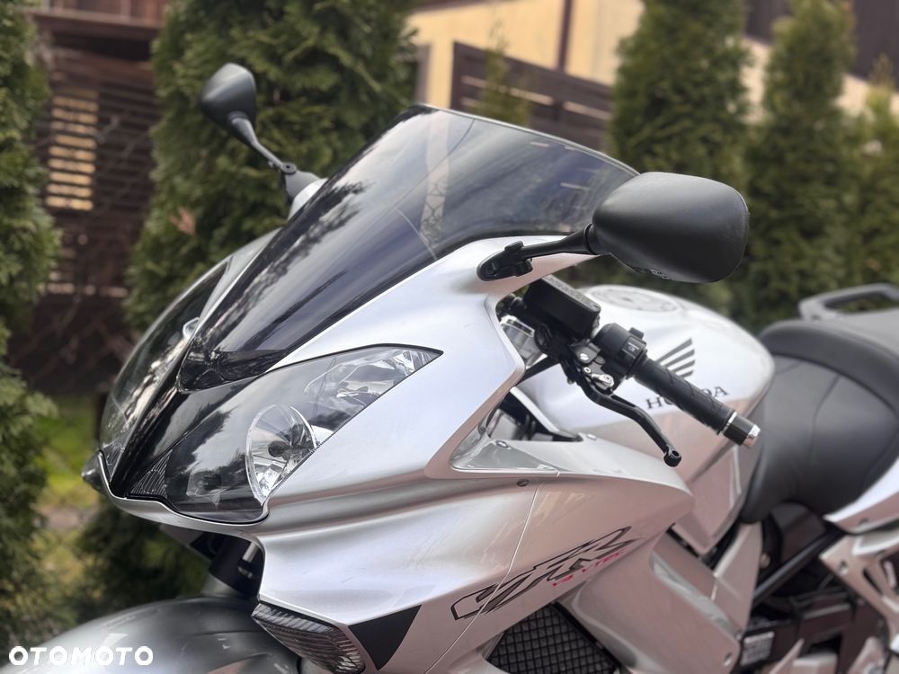 Honda VFR - 18