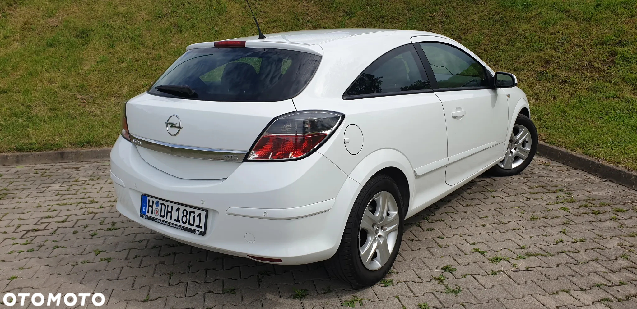 Opel Astra GTC 1.6 Cosmo - 18